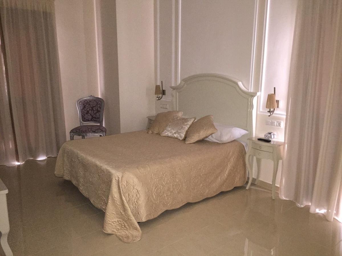 Hotel El Capricho Villanueva del Trabuco Extérieur photo