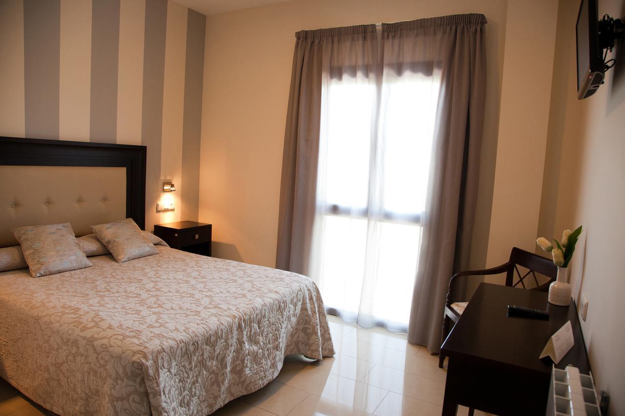 Hotel El Capricho Villanueva del Trabuco Extérieur photo